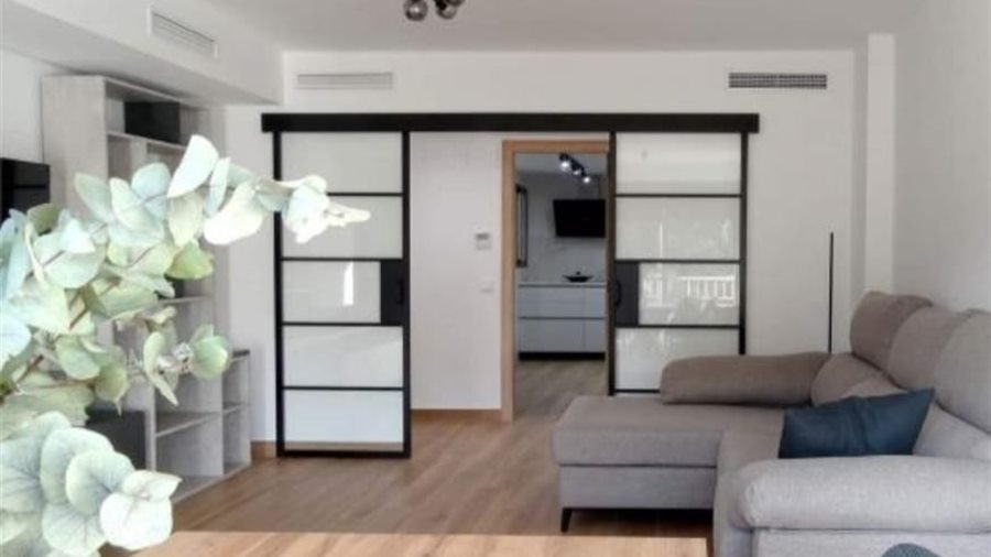 Salón terminado con la climatización integrada en el falso techo